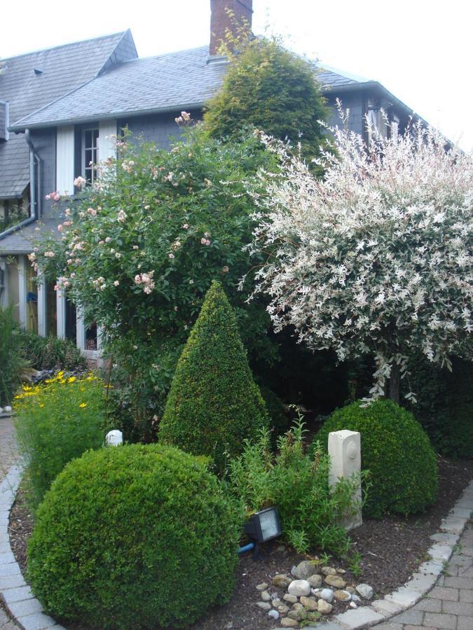 Hotel Au p'tit jardin à Saint-Sylvestre-de-Cormeilles Extérieur photo